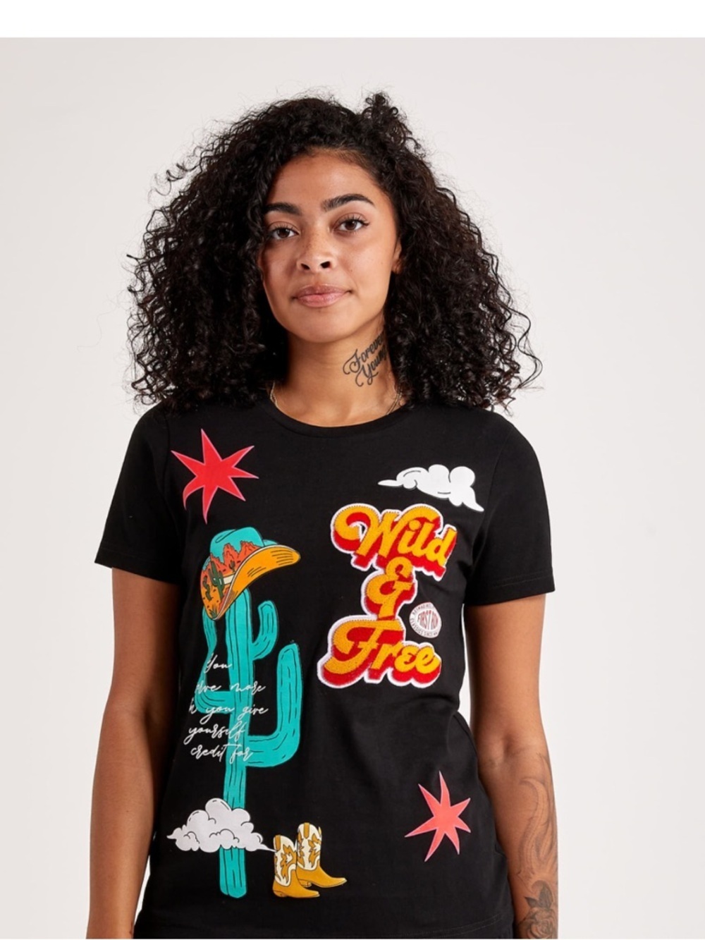 FIRST ROW WILD & FREE TEE Embroidered Sz L